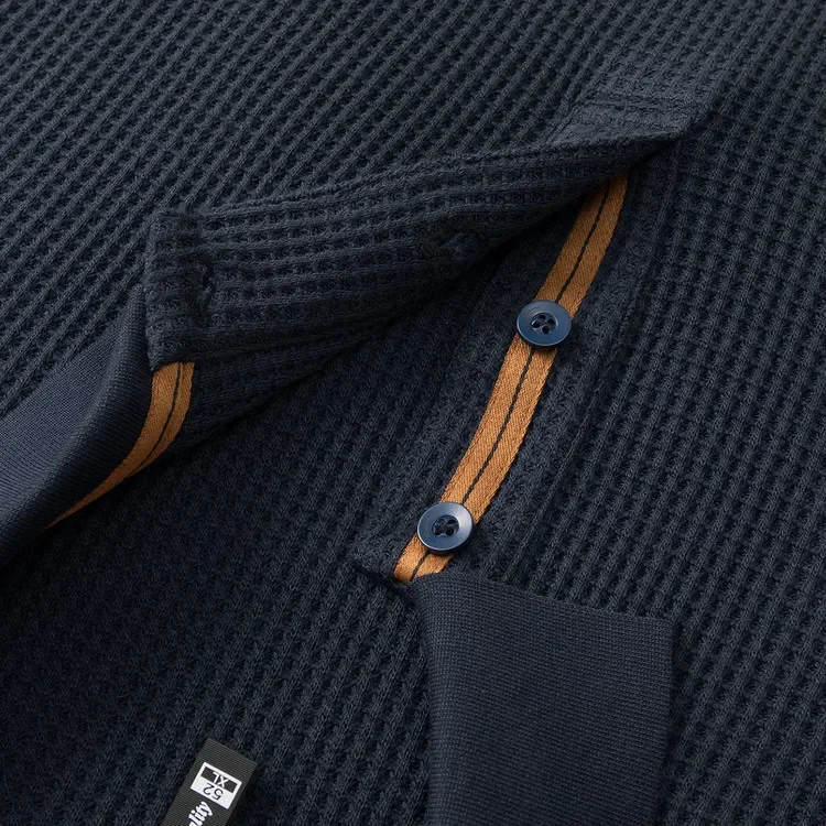 Langarm-Poloshirt aus Waffelstrick – Weiche Baumwollmischung, Slim Fit, Lässiges Business-Oberteil für Herbst und Winter, Mehrfarbig – Detail 4