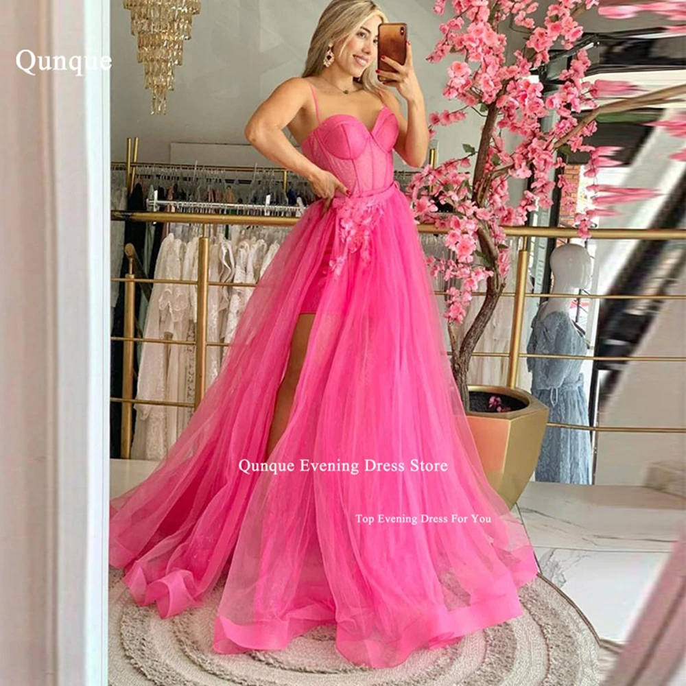 

Qunque A-line Tulle Fuchsia Prom Dresses Off Shoulder Lace Appliques Evening Party Gown Floor Length Slit Formal Occasion Dress