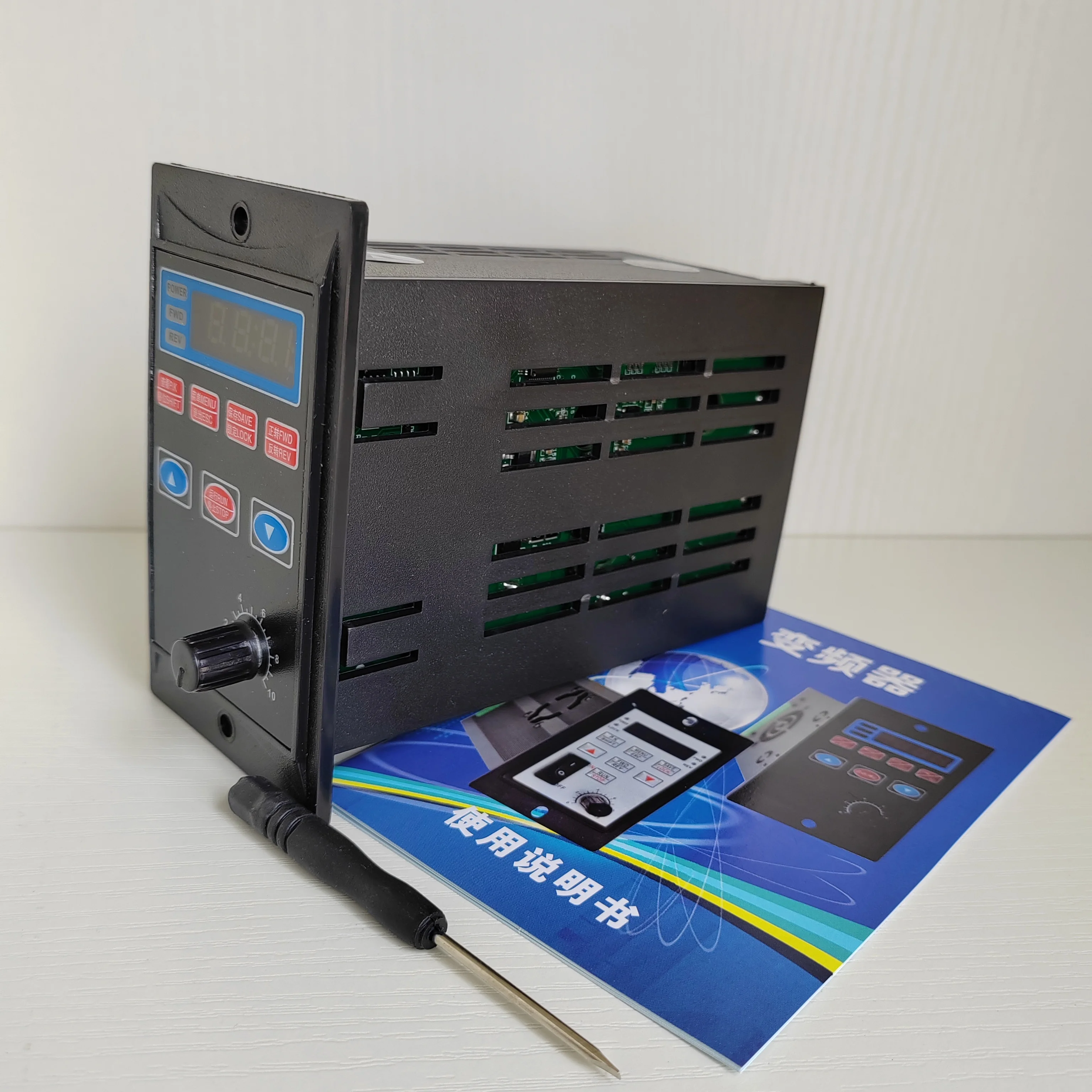 Frequency converter US series 220V single-phase input three output YK-750W motor frequency converter 200W400W