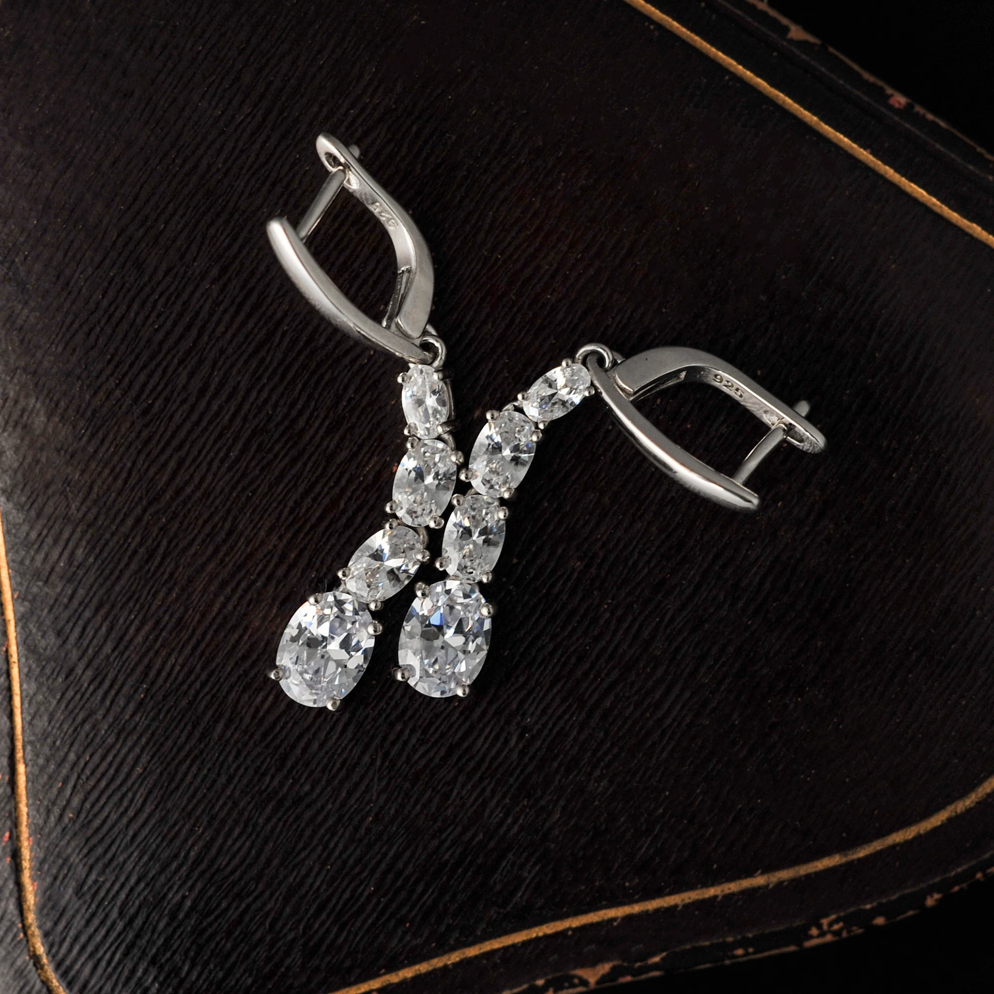 Potiy الفاخرة 4.5ct 5A شكل بيضاوي مكعب زركونيا Damiond بريق استرخى إسقاط أقراط هدية لها 925 فضة