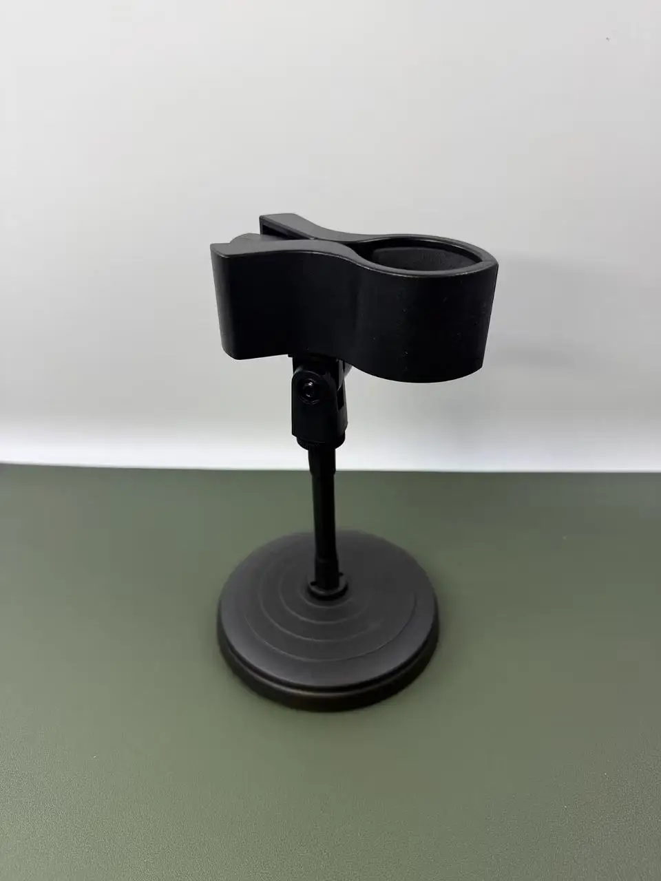 

Heavy Duty Desktop Fan Clamp Bracket with Flexible Hose 360 Degree Adjustable Angle Small Fan Fixing Clamp for Office Use