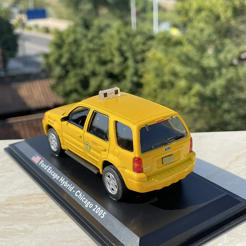 1/43 Scale Ford ESCAPE Chicago Taxi SUV Alloy Car Model Metal Diecast Toy Vehicle for Collectible Fans Gift Souvenir Collection