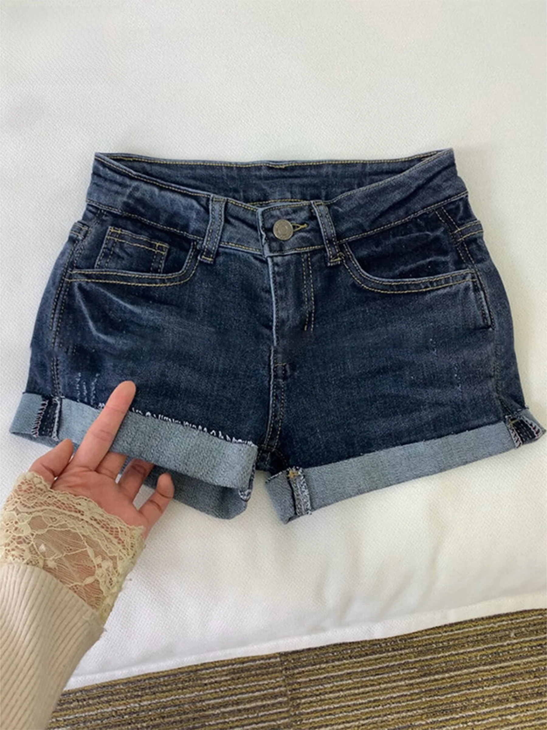 

Женские летние джинсовые шорты с низкой талией, сине-серые, новый стиль, эластичные, облегающие, тонкие, с отворотами, модные, для повседневной носки