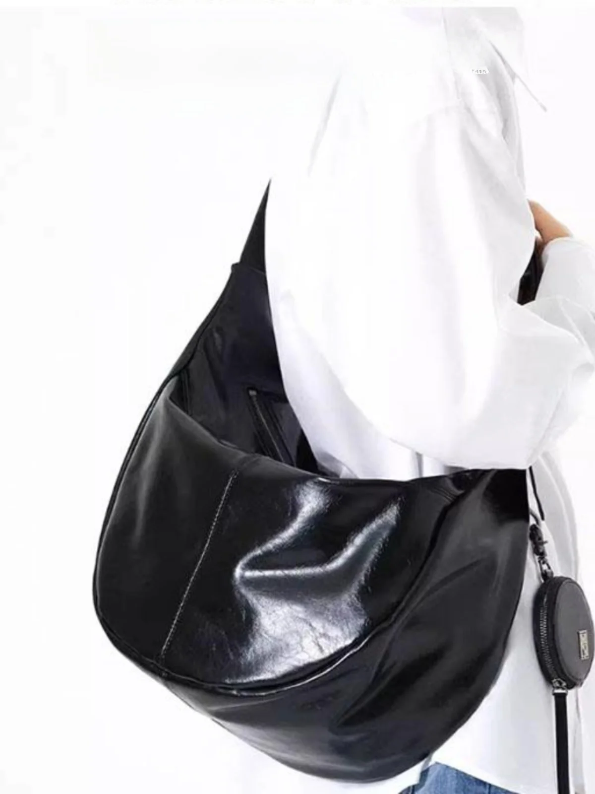 

Large Capaci Soft Leather Dumpling ape Tote Bag 2024 New Sle Fitn Travel Bag for Men And Women Commuter Laptop Bag