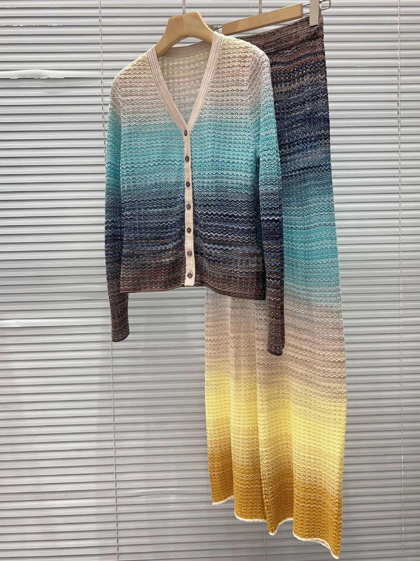 High-End Version Gradient V-Neck Knitted Slim Fit Cardigan Tank Top Pants Set Fashionable Color Block Ladies Three-Piece Suit