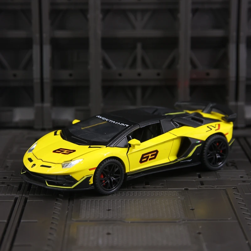 

1:32 SVJ63 модель раллийного автомобиля из сплава, двери и капот двигателя, багажник можно открыть для детских игрушечных машин