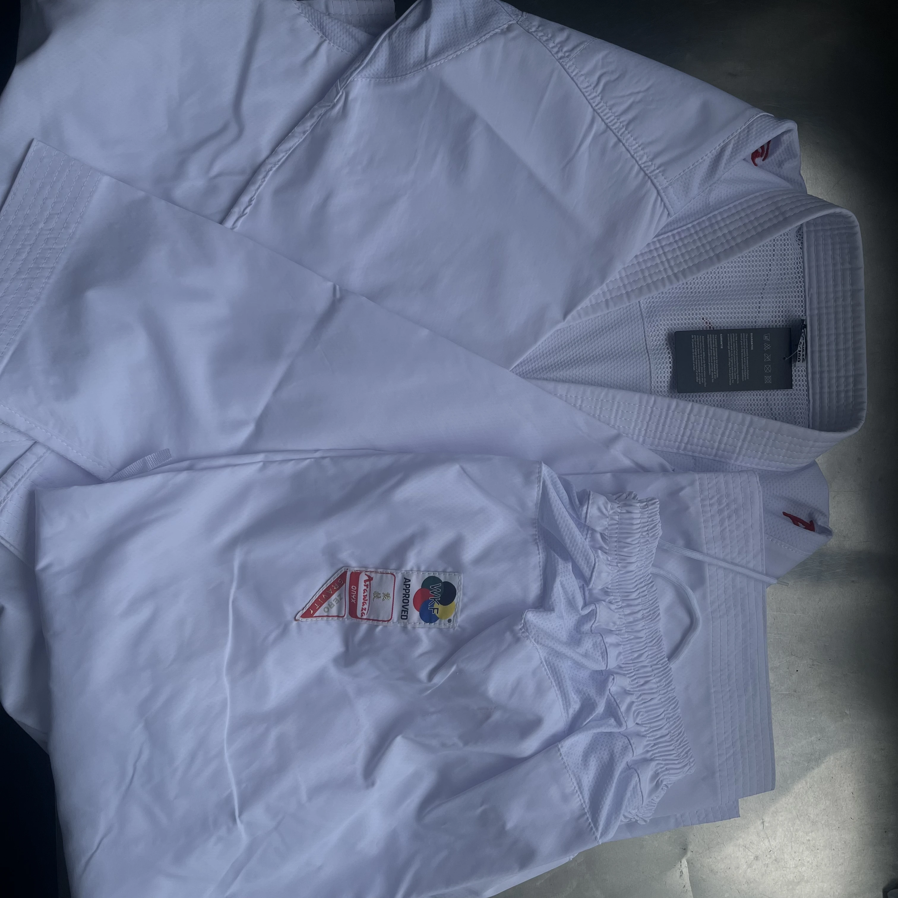 Uniforme de Karate transpirable para niños y adultos, pantalones y chaquetas Gi ligeros para estudiantes, uniforme de artes marciales con cinturón gratis