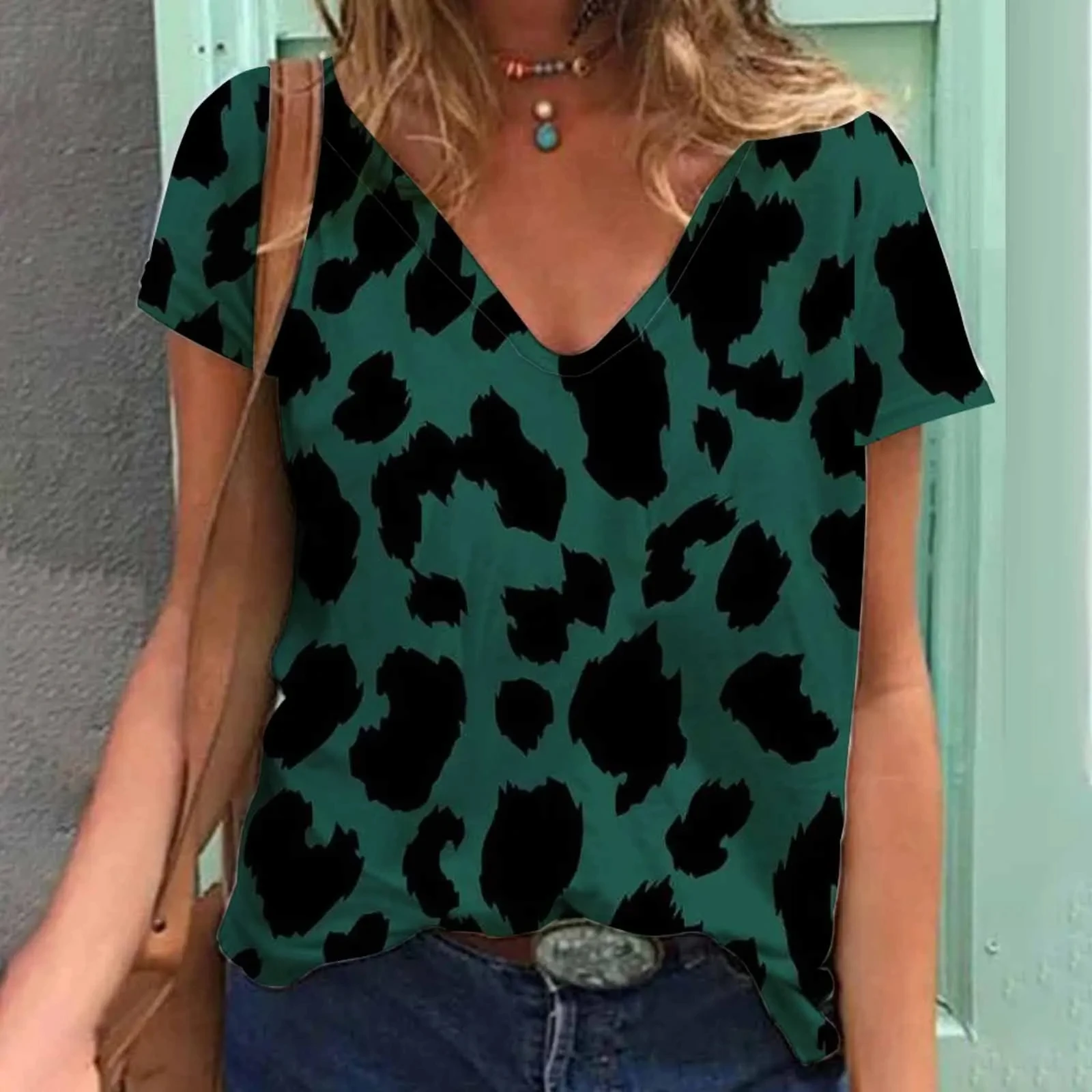 V-Neck T-Shirts For Women 3d Leopard Print Tops Tees Casual Street Femalewear Summer Fashion Oversized T-Shirt Lady Y2k Clothing