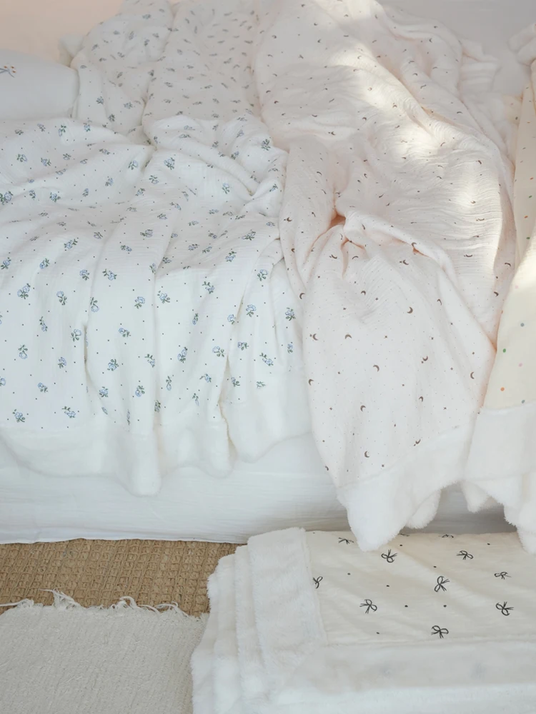 

June Rain White INS Style Floral Polka Dot Double Layer Teddy Velvet Blanket Couch Cover Throw Blanket Sofa Blanket