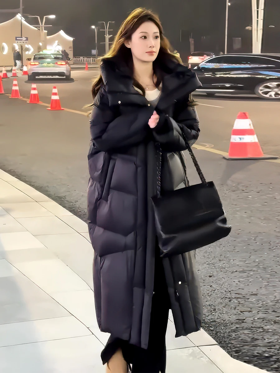 معطف نسائي طويل أبيض محشو بالريش الدافئ لشتاء 2024، معطف أنيق للتنقل اليومي مع قبعة