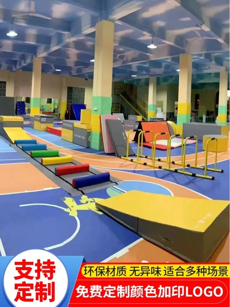 Sprzęt treningowy dla parkour, dziewięcioczęściowa przegroda sportowa na świeżym powietrzu, trójkątny molo, przeszkody, kombinacja wspinaczkowa,