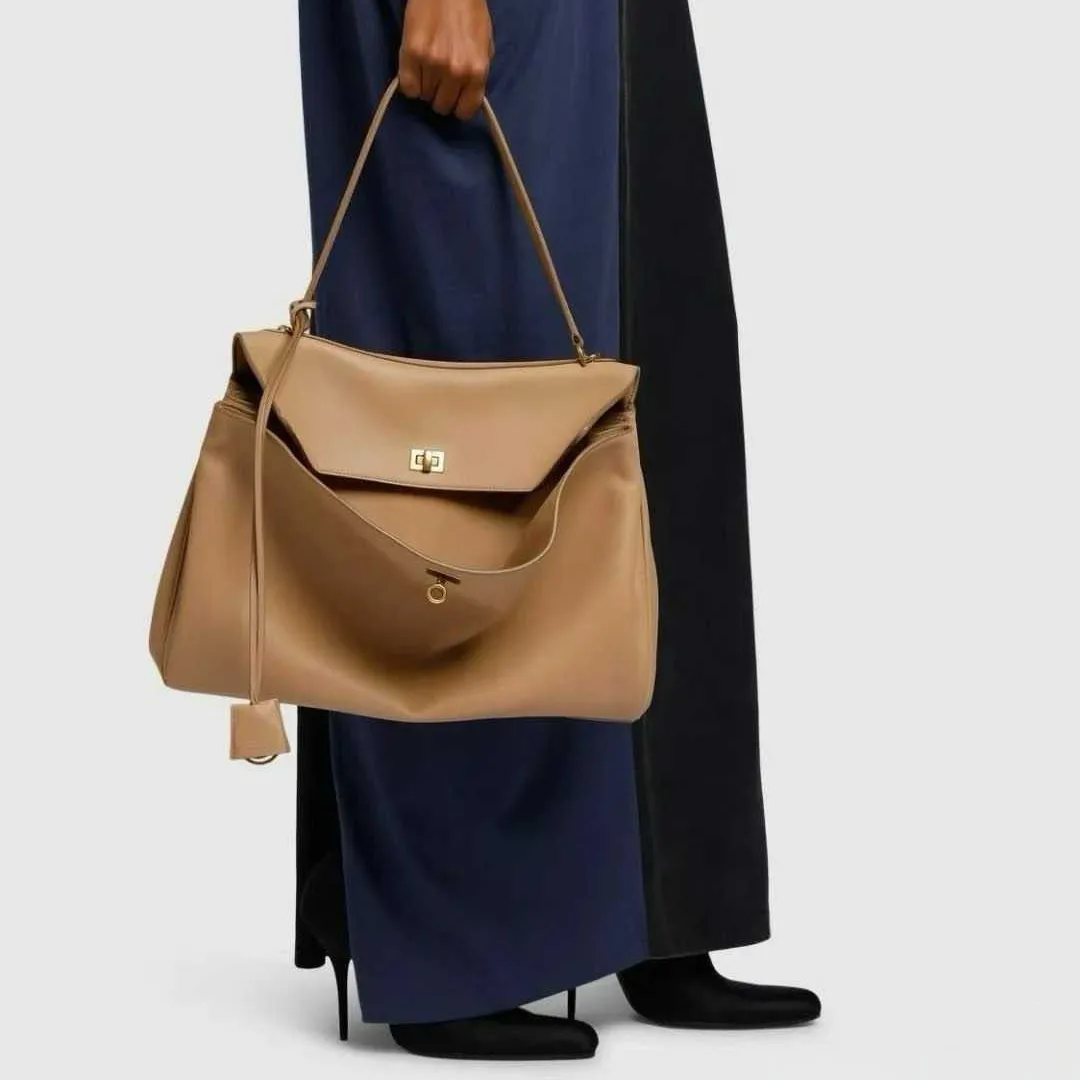 

New Leather Tote Bag Commuter Casual Versatile Large Capacity Portable Messenger Bag One Shoulder Underarm Locomotive Bag Tide