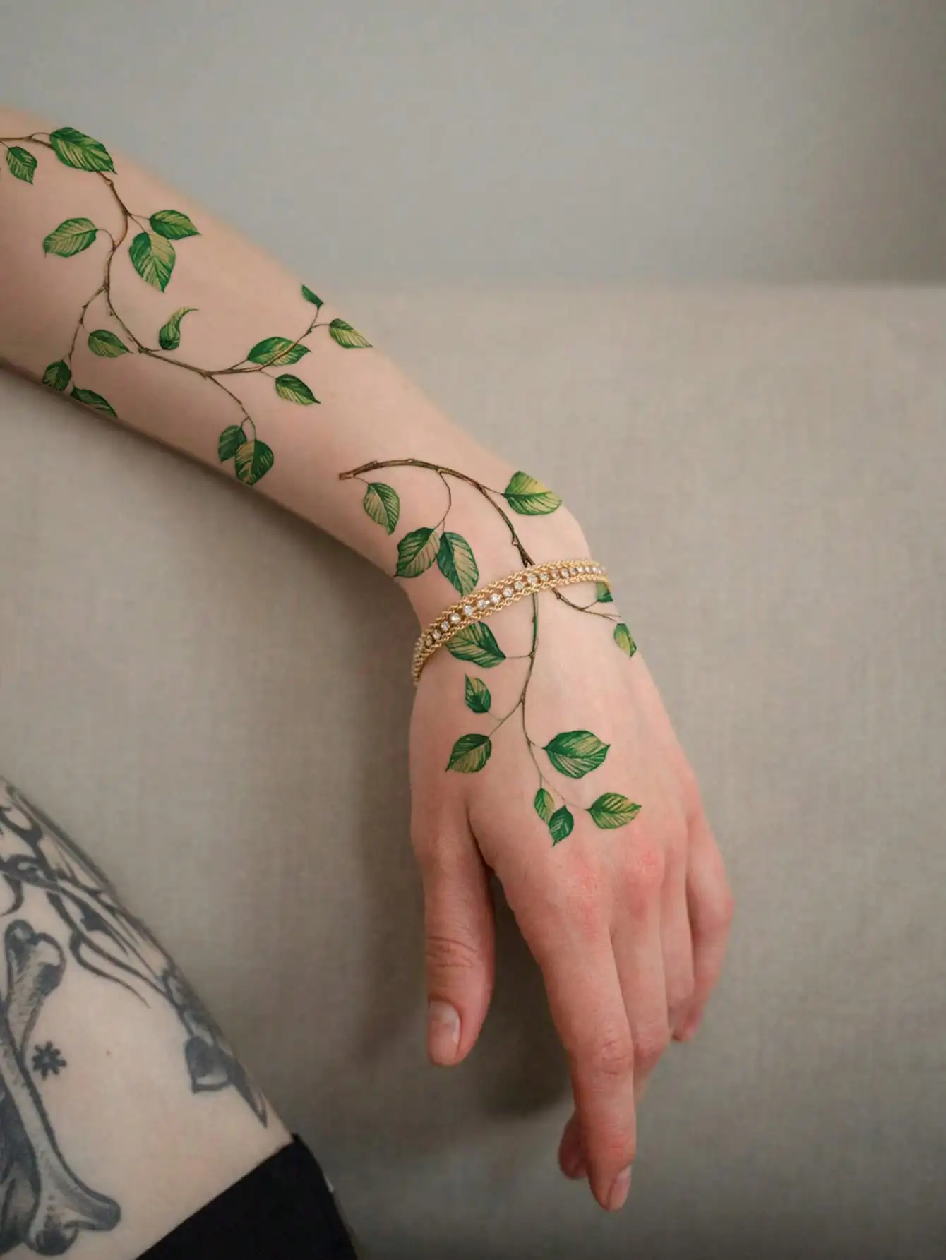 

Green Leaf Vine Temporary Tattoo Stickers for Women, Waterproof Body Art for Arm, Chest, Back, Daily & Party Decor, 1 Sheet