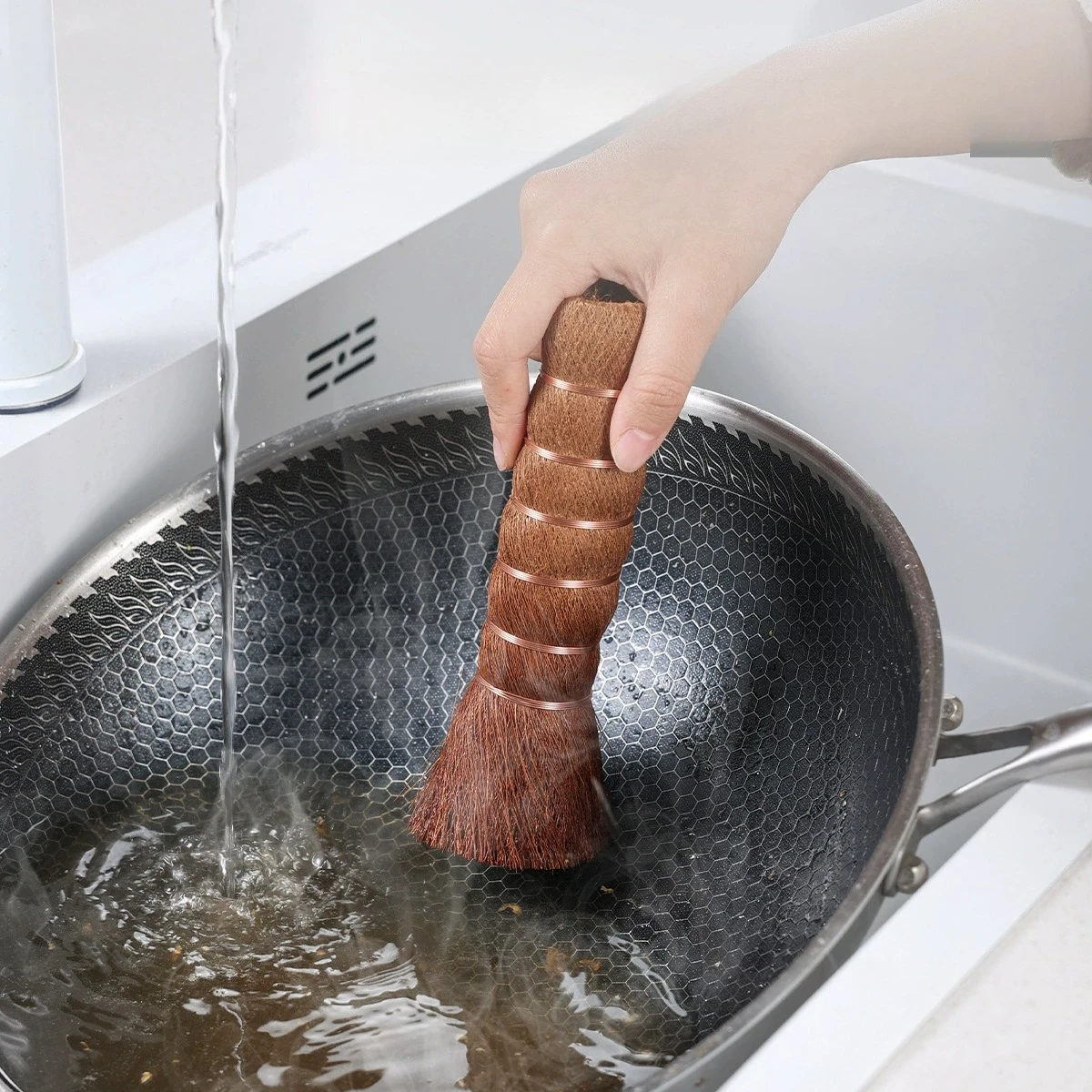 Natural Pot Brush Coconut Brown Long Handle Non-stick Oil Washing Pan Brushs Kitchen Hang Type Wok Dish Cleaning Brush