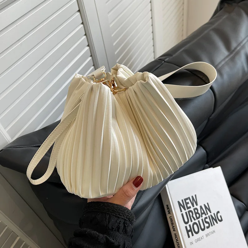 Summer Ladies Beige Handbags Retro Casual Fashion Pleated Bucket Handbag For Women Soft Pu Chain Shoulder Crossbody Bag bolsos