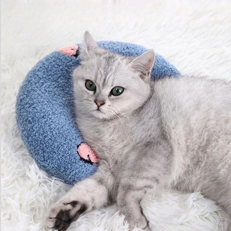 Small Pillow for Pet Cats Dogs Sleeping Mat Neck Guard U-shaped Pillow Soft and Thick Bite Resistant Winter Warm Comfort Pillow