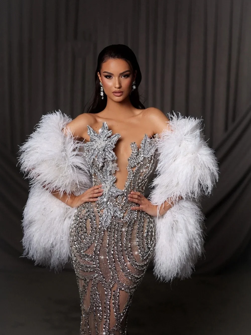Luxury Strapless Wedding Dresses Feather Crystal Bridal Gowns Sleeveless See Through Mermaid Customized Vestidos De Novia