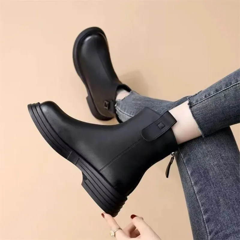 Autumn and Winter Thick Soled Soft Leather and Fleece Women's Ankle Boots British-style Wide-toe Comfortable Black Leather Boots