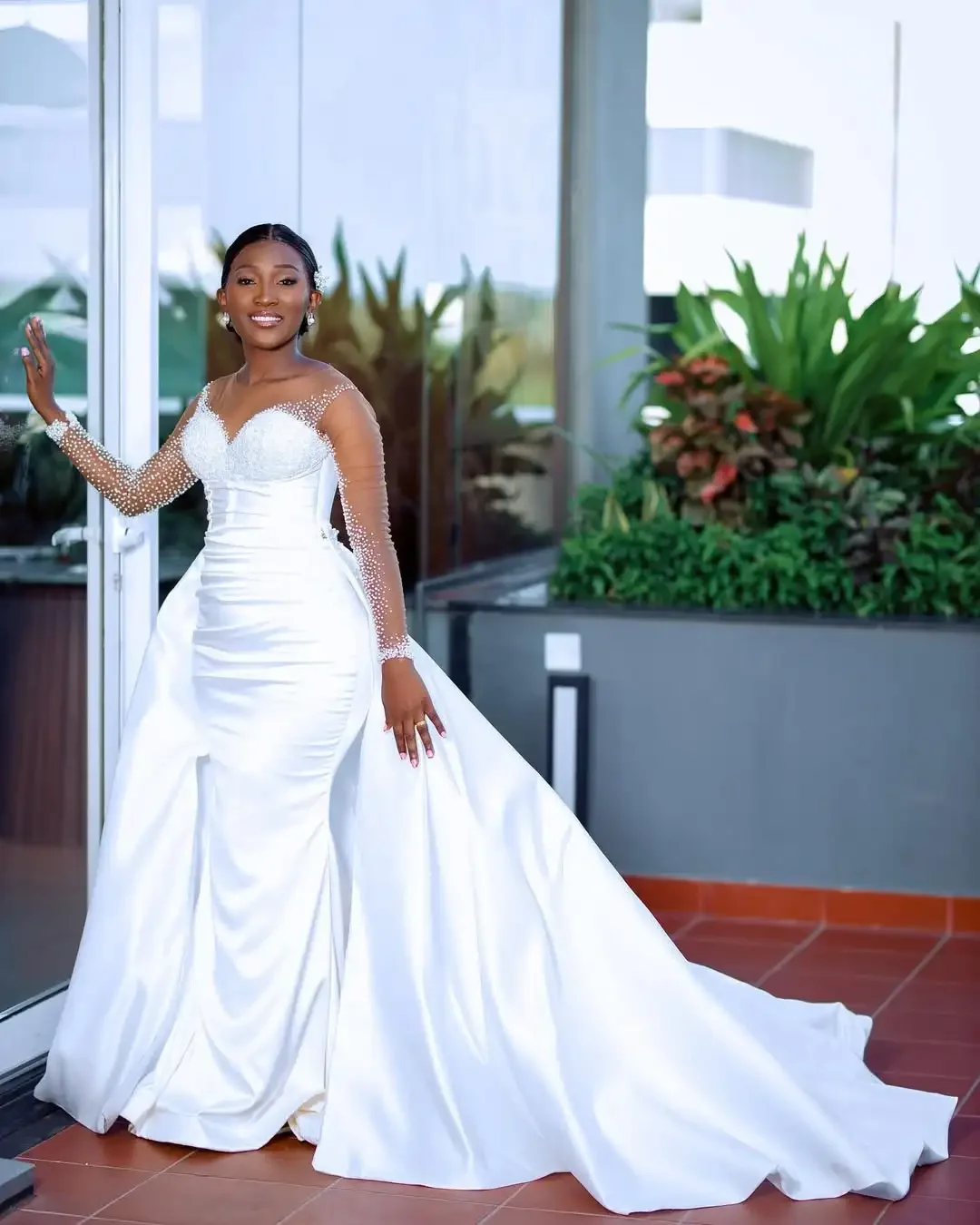 Robe de mariée sirène blanche africaine sexy, illusion transparente, manches longues, robe de mariée perlée, plissée, queue détachable, personnalisée