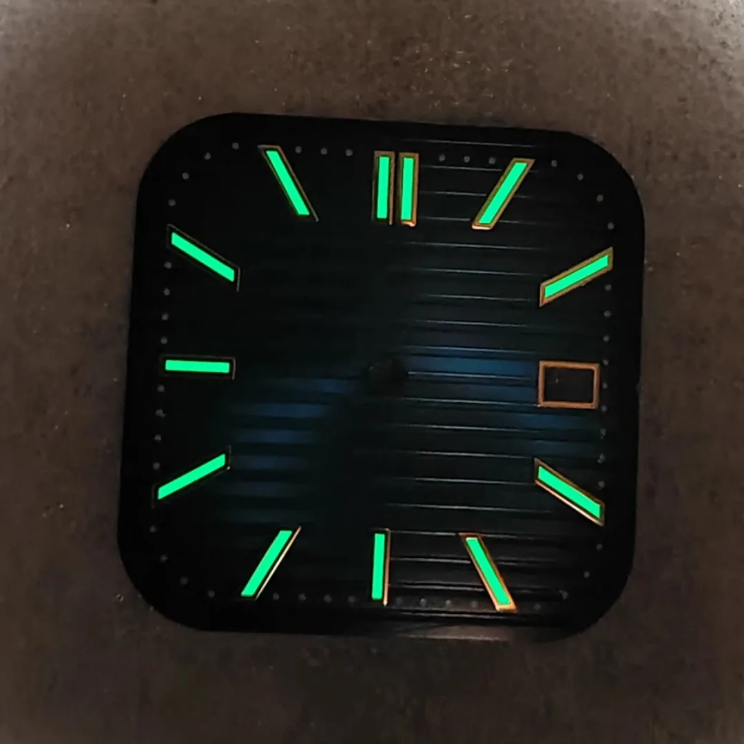 Quadrante dell'orologio quadrato da 29,5 mm Quadrante con chiodo argento e lancette dell'orologio con accessori luminosi verdi per movimenti NH35/NH36