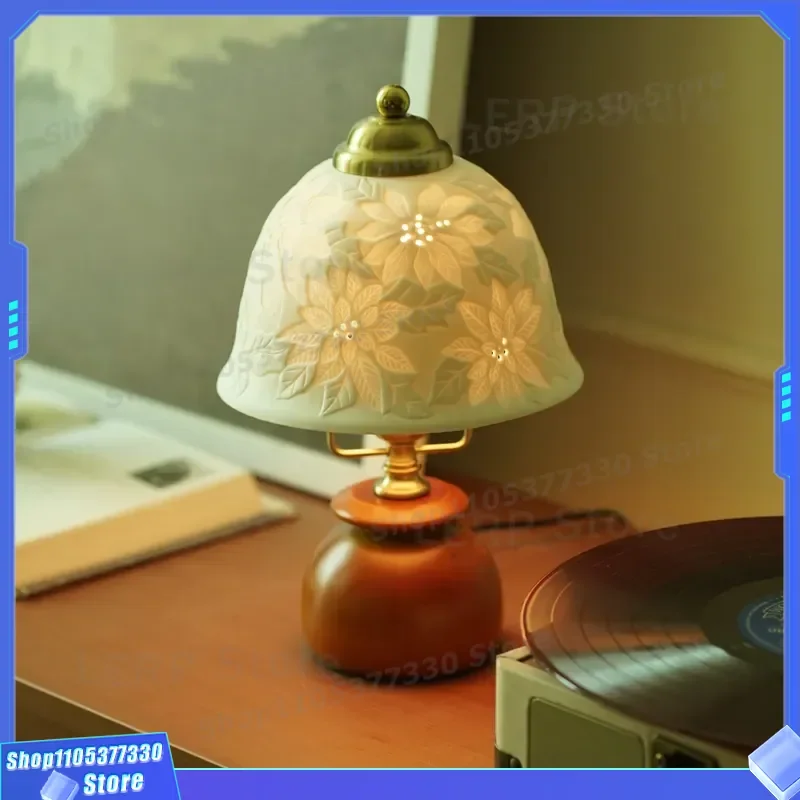French Retro Ceramic Flower Table Lamp Solid Wood Base Medieval Style Bedside Light for Living Room Bedroom High End Hotel