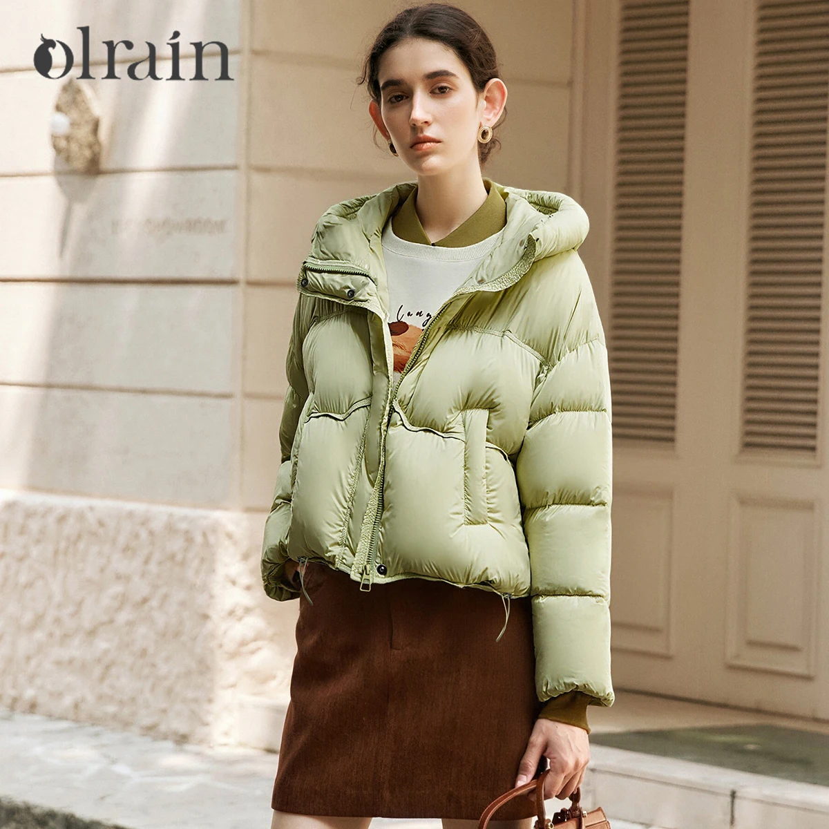 

OLrain Down Jackets Woman Casual Draw String Short Puffer Jacket Winter 2025 Lightweight Zip Up Hooded Down Coat GO57DY000813