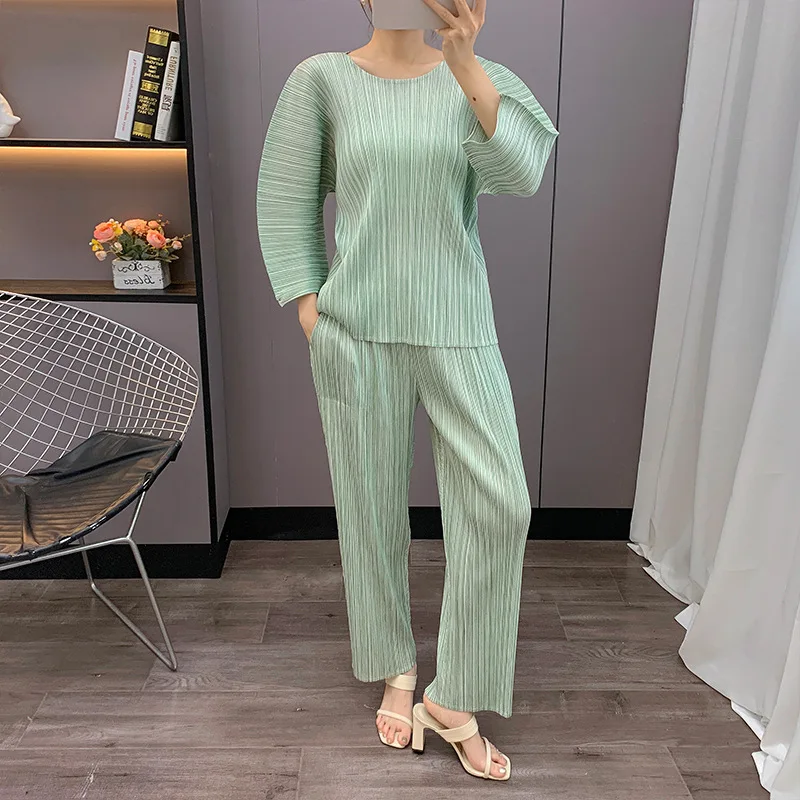 

Women's Suit Fashionable Hundred Short Sleeve Top + Elastic Waist Pants Two Piece Set 2025 Summer Miyake Pleated Solid Colour