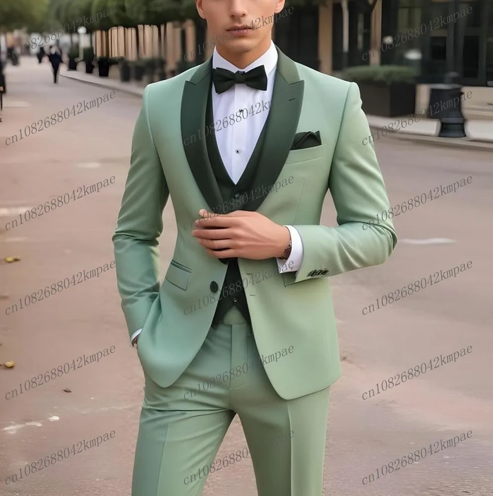 ชุดสูทผู้ชายสีเขียวอ่อนและเขียวเข้ม ชุดเจ้าบ่าว ชุดเพื่อนเจ้าบ่าว งานแต่งงาน งานพรอม ชุดธุรกิจ ชุดทักซิโด้ชาย 3 ชิ้น เสื้อสูท เสื้อกั๊ก กางเกง