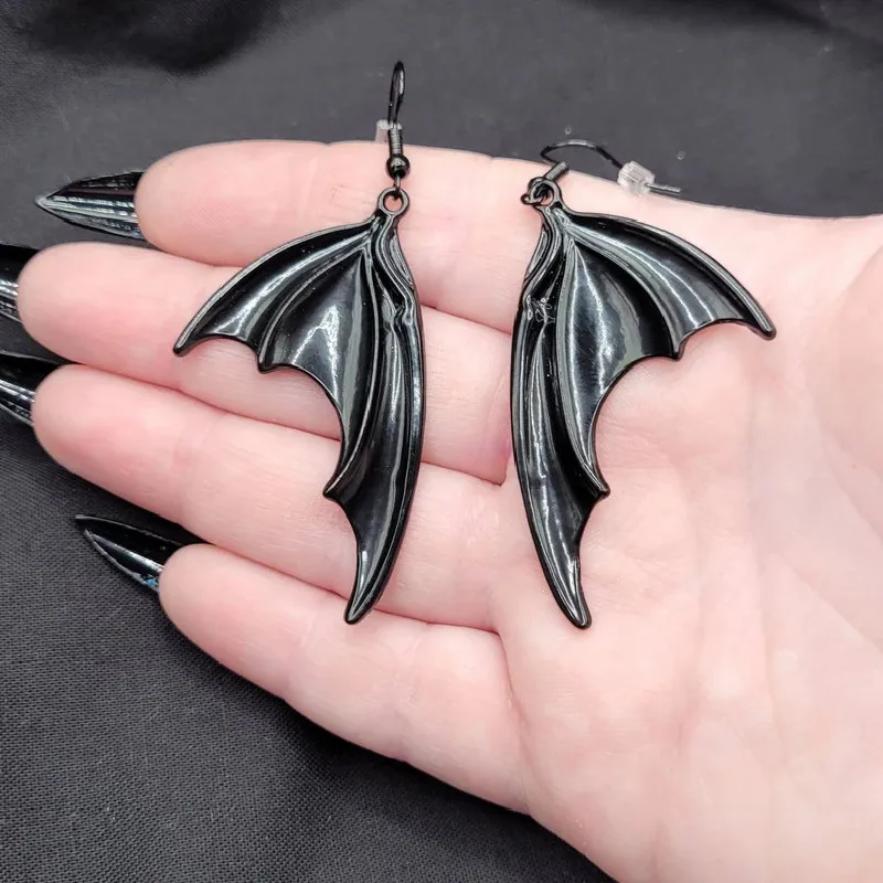 Gothic Goth Black Vampire Bat Wing orecchini Moon ciondola Witch Mystical Punk Jewelry Gift Women Statement Halloween Women Gift