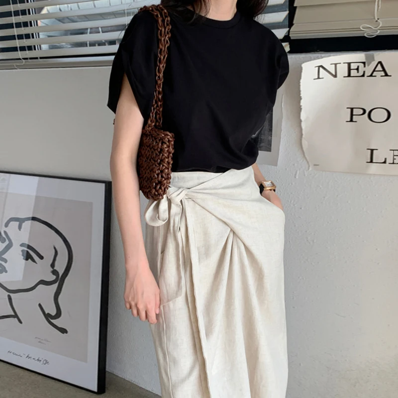 Conjunto de mujer con cseta de manga corta con cuello redondo, Color sólido, hoado y versátil, con cinturón, falda d...