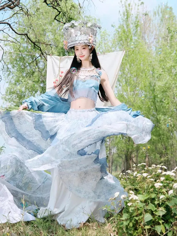 

A and charming ethnic costume for women halter coat light flowing long dress new photography experience