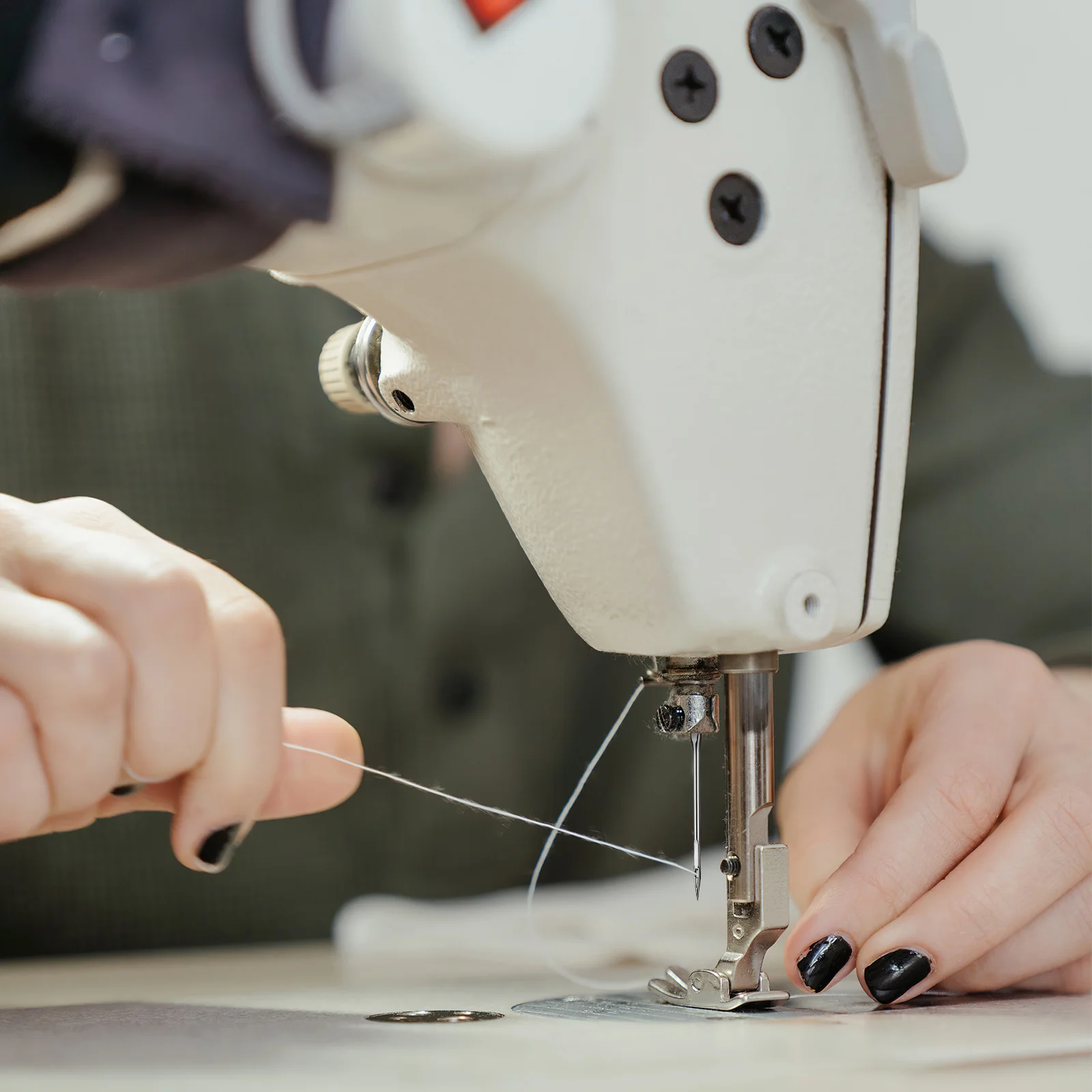 

100Pcs Universal Sewing Machine Needles Smooth Uniform Stitching Pattern Easy Replacement Sewing Supplies Sew Machine Needles