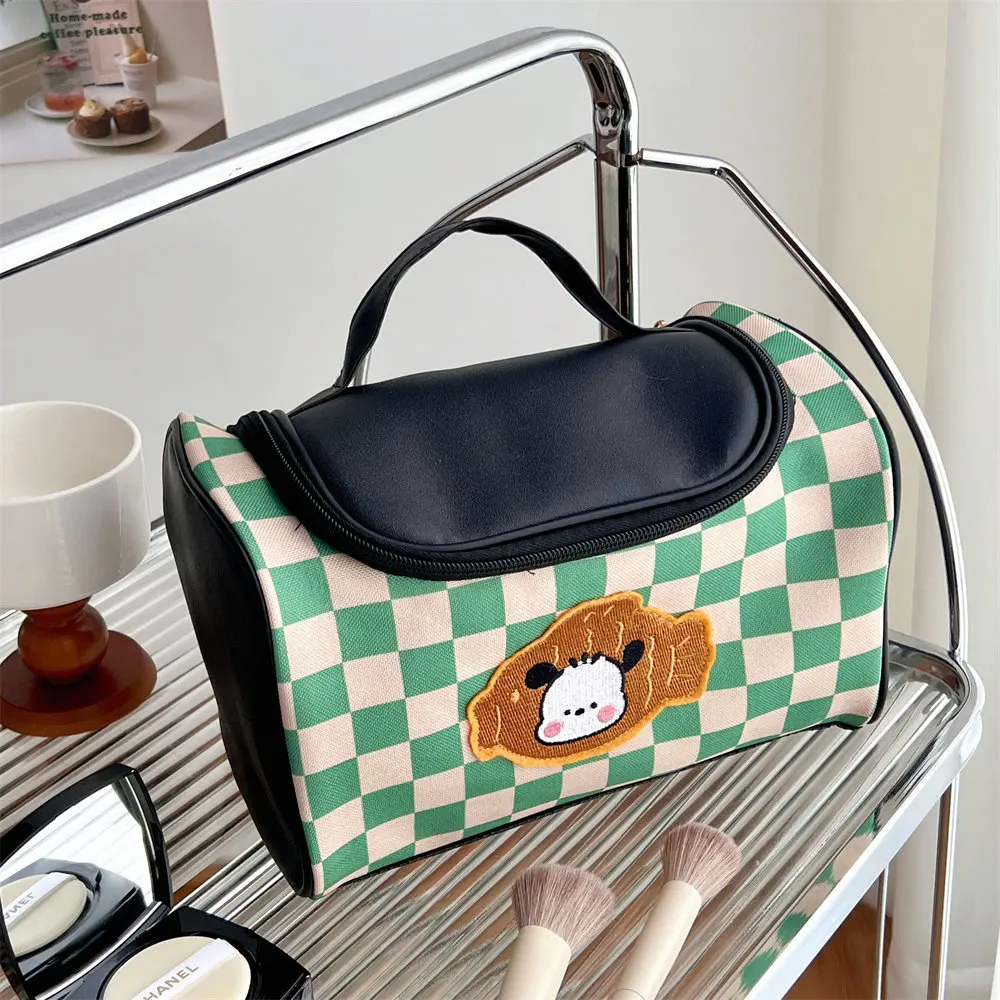 Large Capacity Retro High Beauty Checker Makeup Bag Girl Heart Handheld Storage Bag New Style