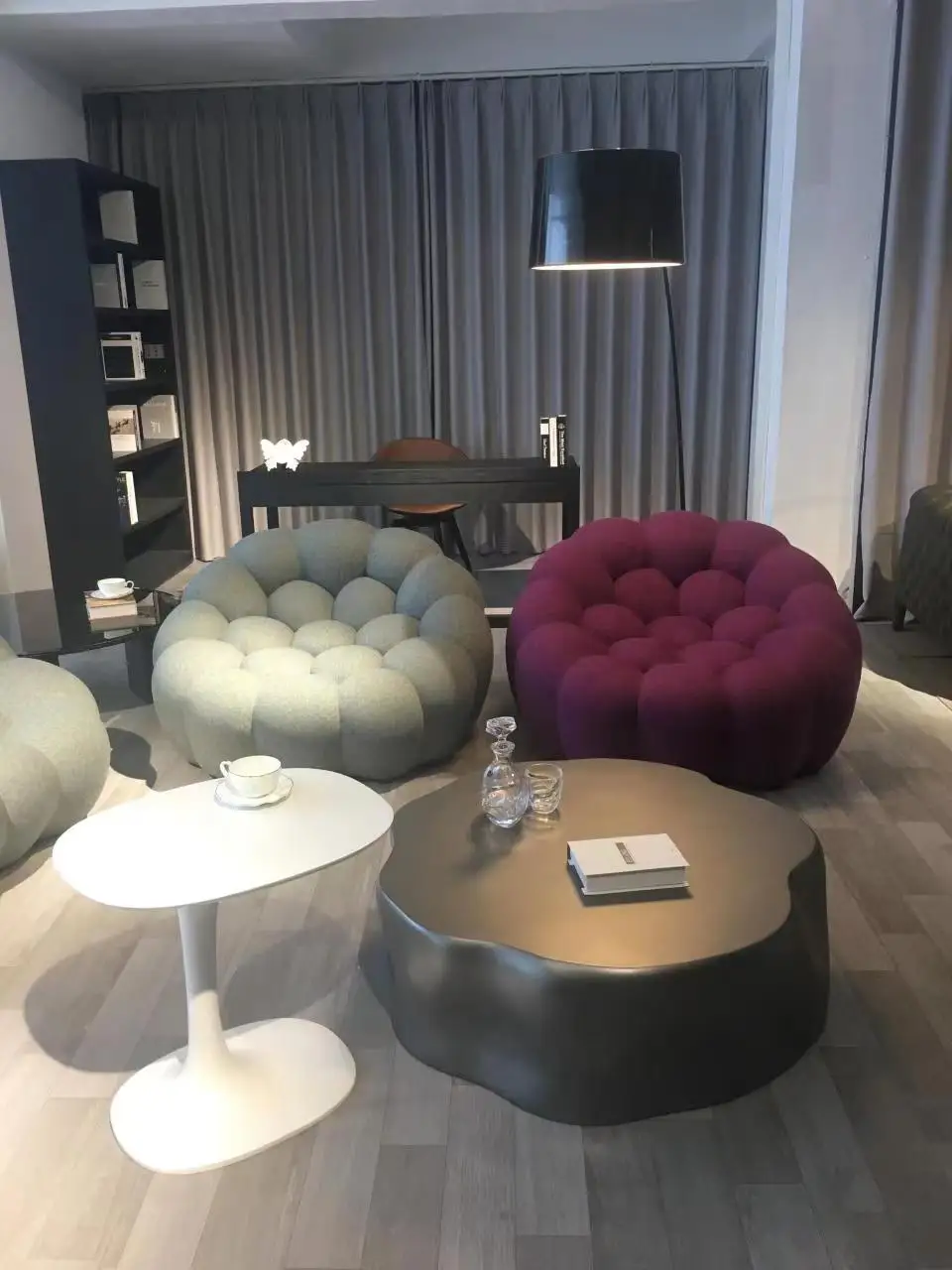 Sofa Gelembung Klasik Ruang Tamu Italia Desainer Kain Berkualitas Tinggi