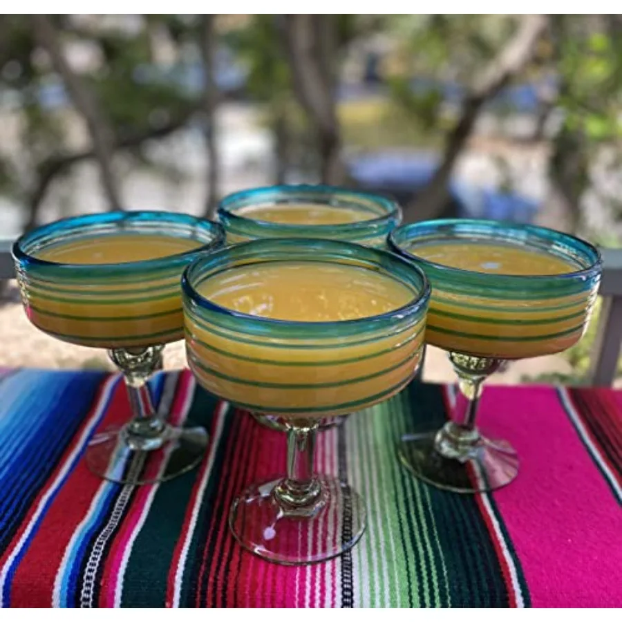 Conjunto de vidro soprado à mão mexicano com 4 copos de margarita de 16 onças com design em espiral aqua perfeito para coquetéis e reuniões de verão