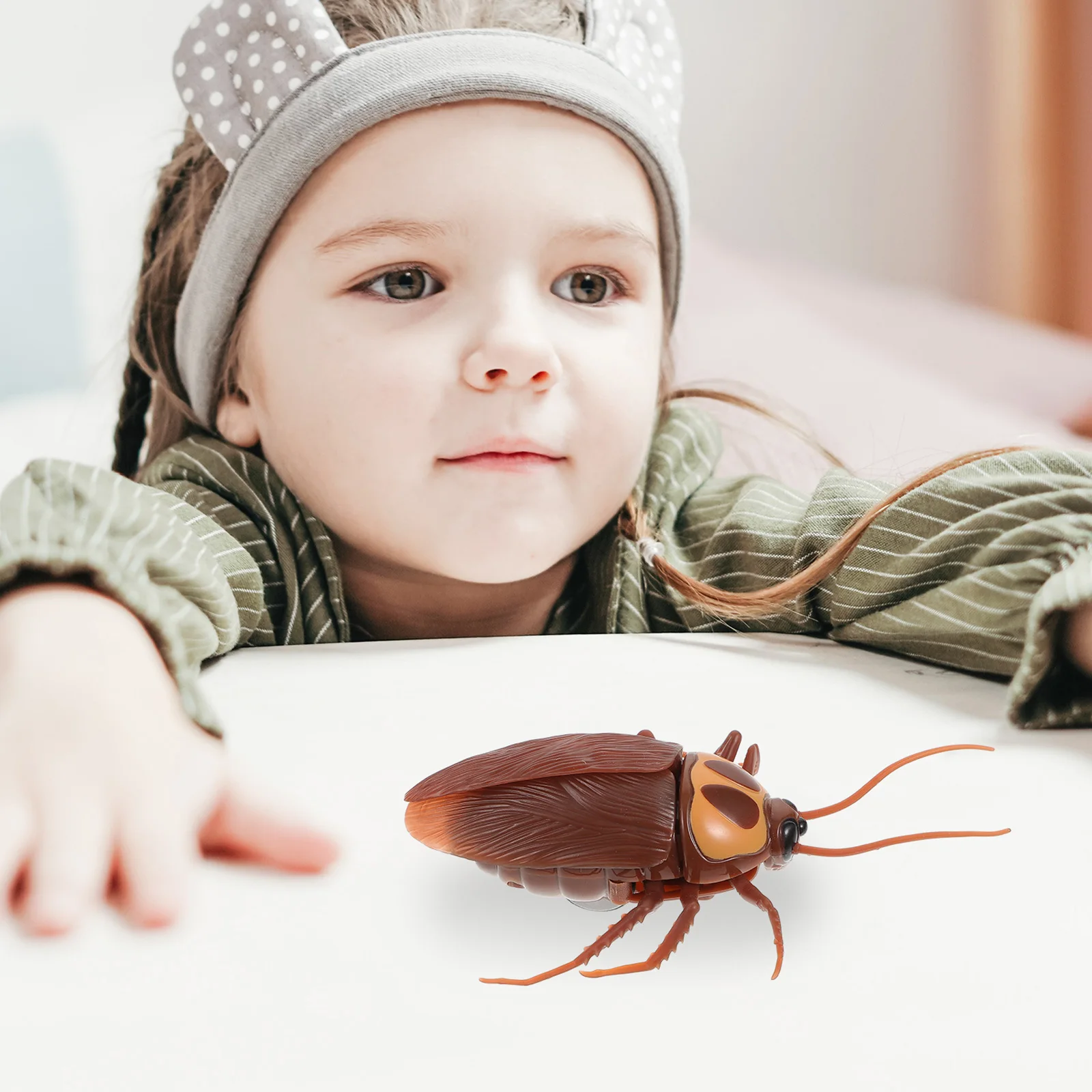 مجموعة واحدة من لعبة الصراصير الكهربائية التي يتم التحكم بها عن بعد، دعابة واقعية للمهرجانات والديكور المخيف