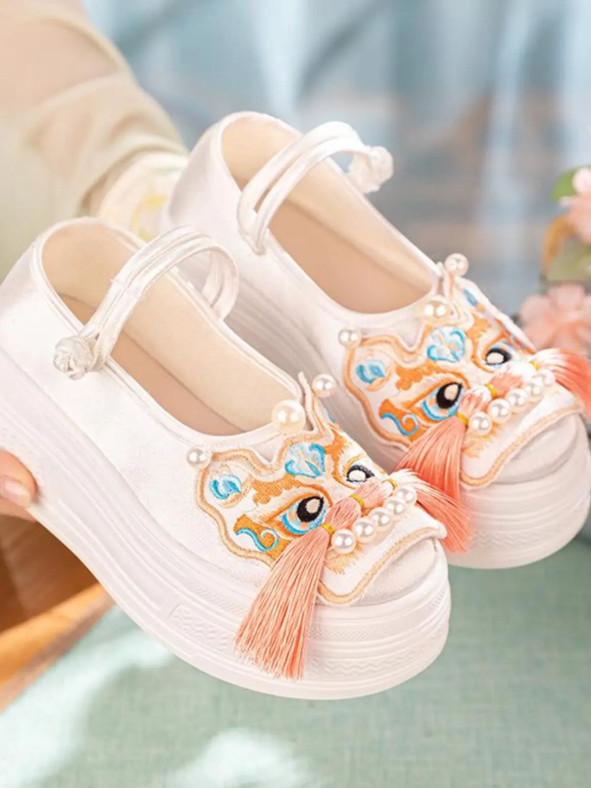 Lolita Chinese Style Tiger Head Embroidered Platform Mary Jane Cloth Shoes Women Bead Tassel Decor Thick Sole Hanfu Shoes