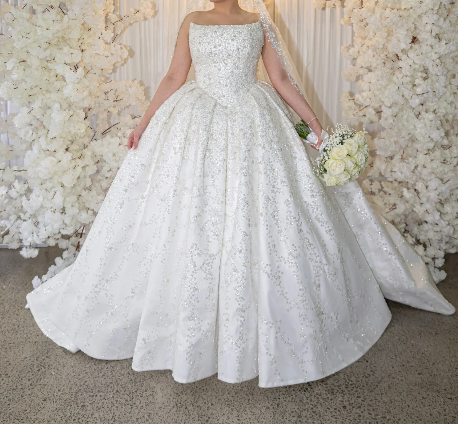 

Luxurious Lace Bead Sequin Ball Gown Sexy Strapless Wedding Dress Backless Church Bbridal Gown Vestido De Noiva Customized