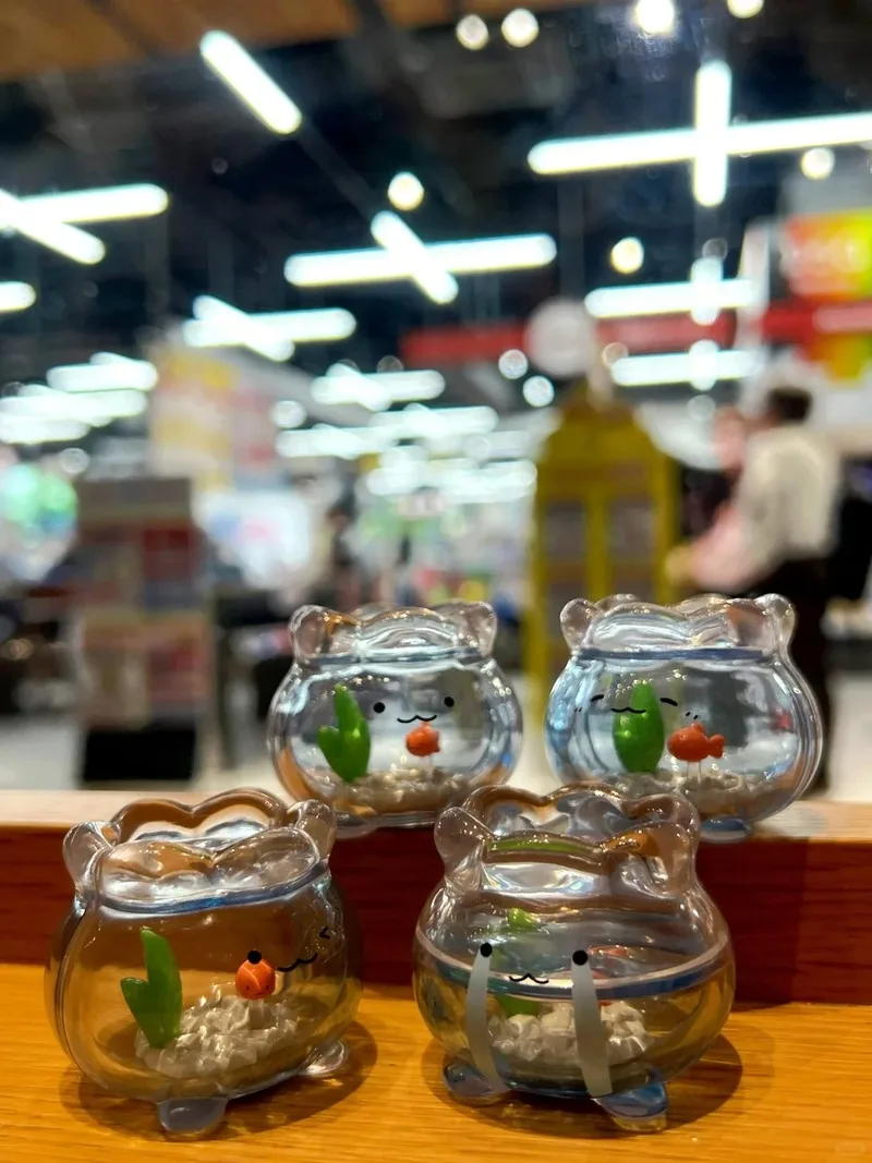 ในสต็อกมินิโปร่งใสถังปลา Jun Expression ออกแบบเครื่องประดับแคปซูลของเล่นตกแต่งน่ารัก
