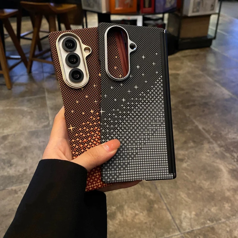 Etui na Samsung Z Fold 7 6 5 z teksturą włókna węglowego, PC, magnetyczne, z obsługą bezprzewodowego ładowania, osłona na obiektyw aparatu, pancerne etui na ekran składany. — zdjęcie produktu 5