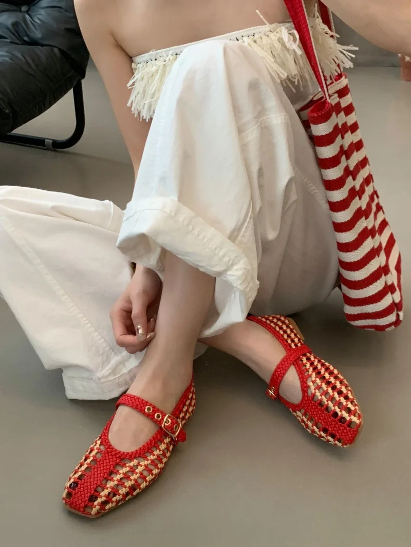 أحذية باليه مسطحة من ماري جينس شبكية حمراء للنساء بمقدمة مستديرة 2025 أحذية راقصة باليه مسطحة على الموضة جديدة