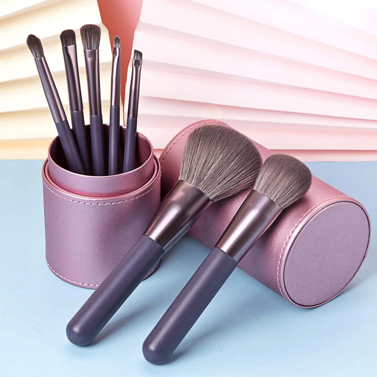 Kit de maquillage portable 7 pièces complet avec étui de rangement en PU, pour fond de teint, illuminateur, sourcils, kit cosmétique pour débutants