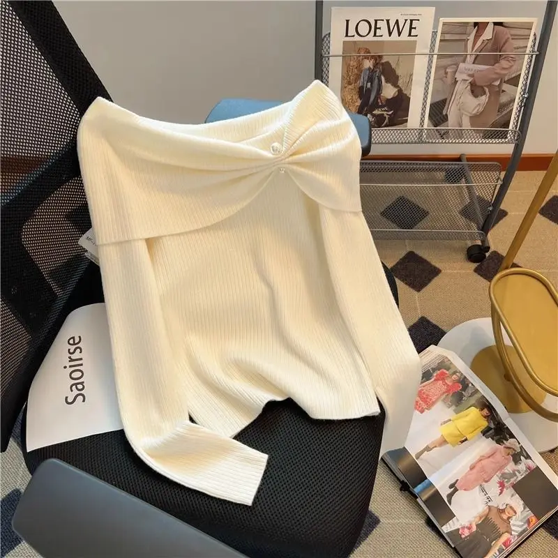 

Повседневный вязаный женский свитер на одно плечо во французском стиле, весна-осень, новый облегающий свитер с уникальным бантом, милый шикарный топ для женщин
