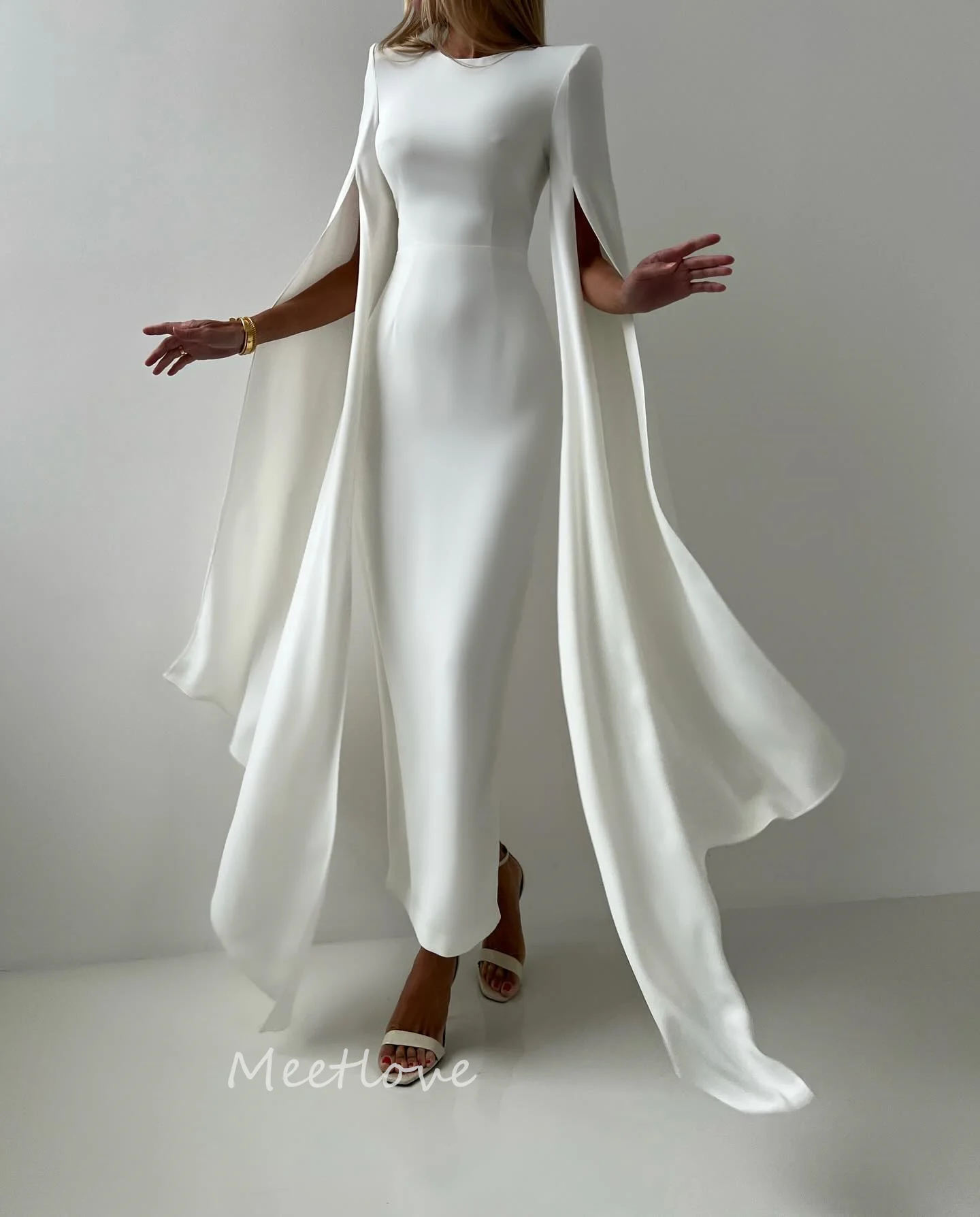 

Meetlove Customized Elegant Saudi Arabia Women Formal Evening Dresses Simple White Long Sleeves Prom Dress Party Gowns