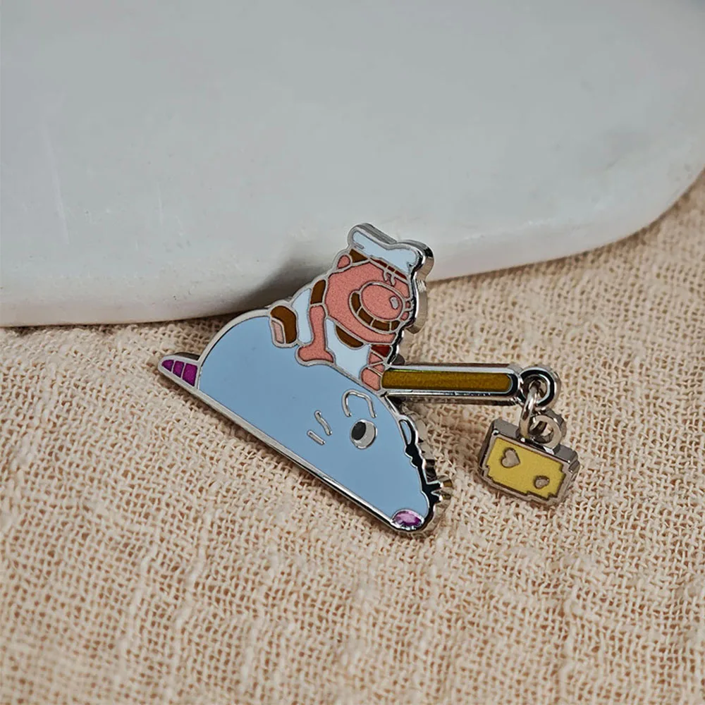 Pizza Tower Emaille-Pins, Gustavo und Brick Broschen, Lustige Spiel- und Film-Meme-Metallabzeichen mit Käse-Anhänger, Anstecknadel-Geschenk – Detail 5