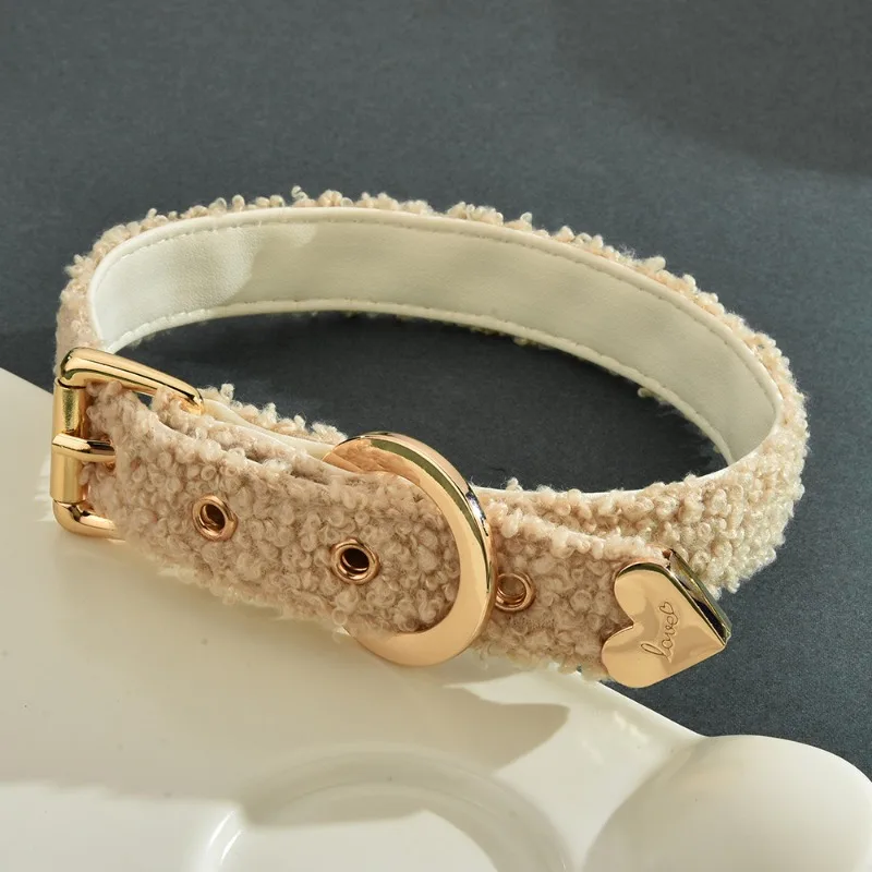 新しいレディースネックレス、ベルネックレス、ハート型のパンクサブカルチャーレザーネックレス、ロマンチックなベルト