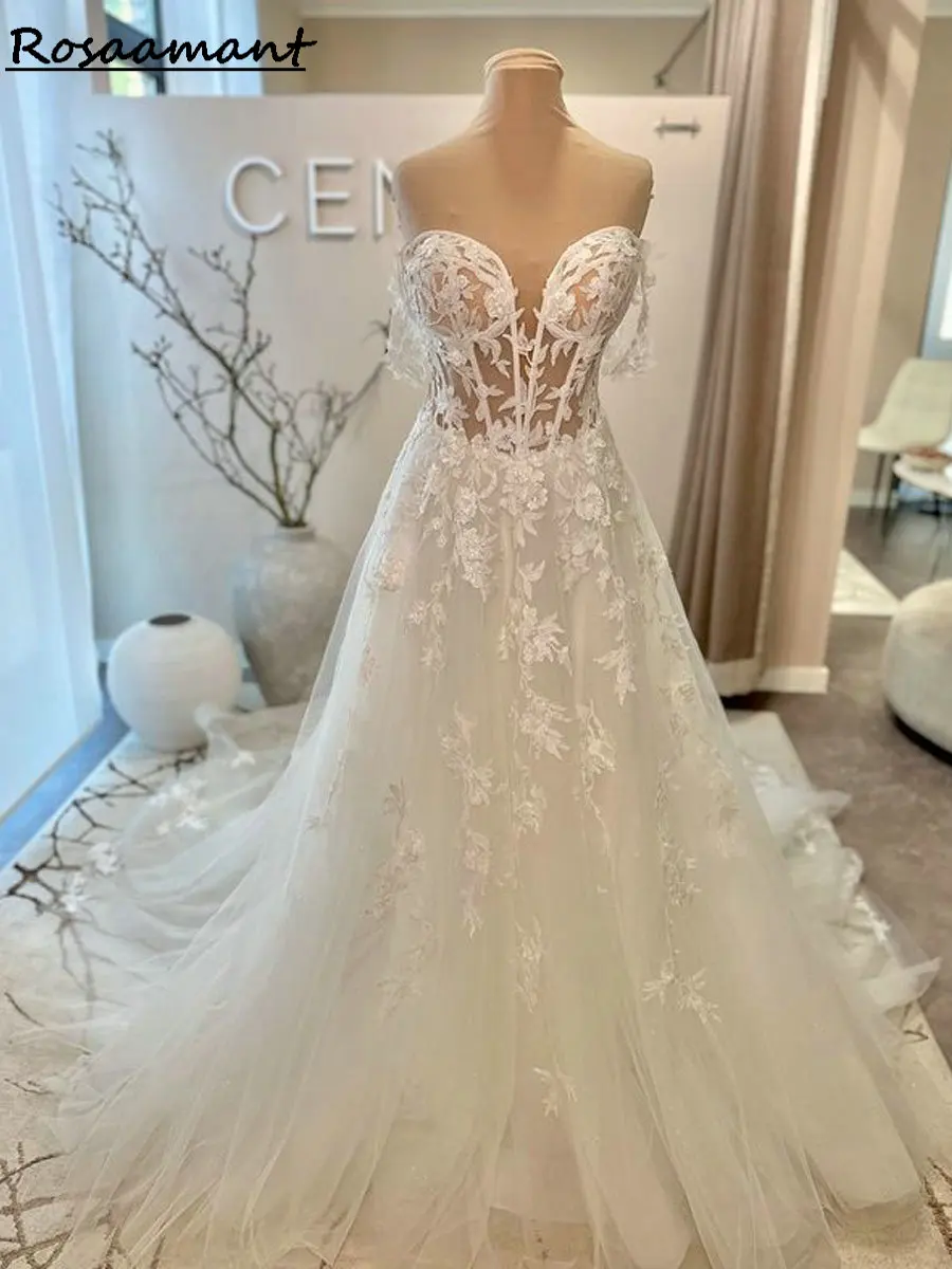 Preciosos vestidos de novia de una línea de encaje con apliques de ilusión, vestidos de novia campestres personalizados con forma de corazón