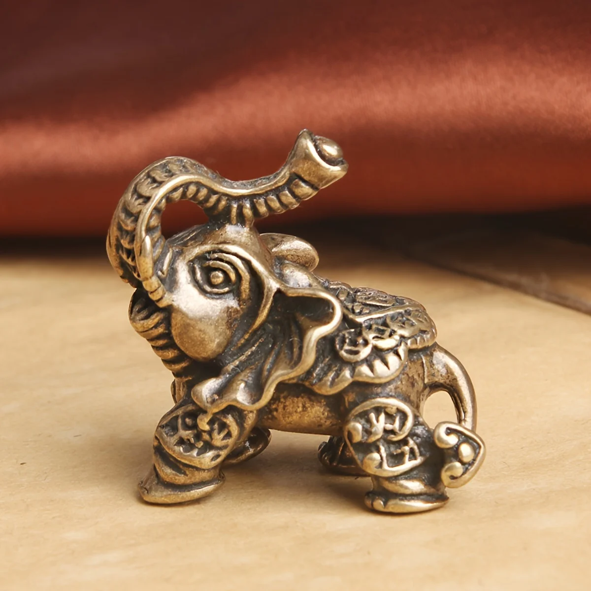 1PC Antique Bronze Minature Elephant Figurines Tea Pet Table Ornament Decorations Solid Copper Animal Crafts Home Decor