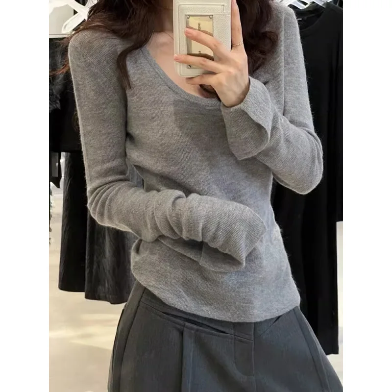 Korean Gray Knitted Sweater for Women in Early Spring 2025 New Design Sense Top Slim Fit Long Sleeved Low Neck Base Shirt