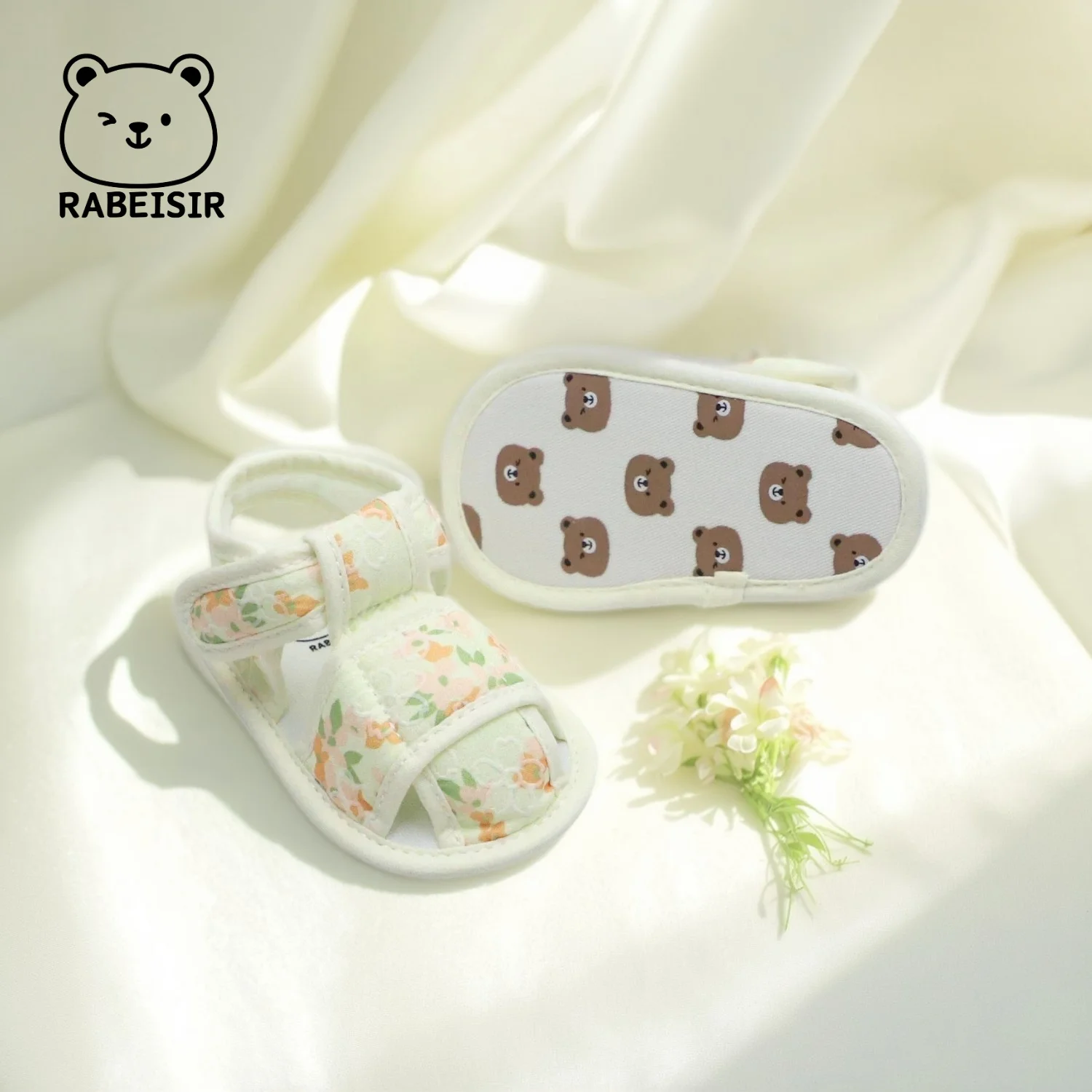 أحذية للأطفال الصغار، صنادل ما قبل الخطوات للفتيات الصغيرات، لون الحلوى، تصميم زهور صغيرة، خفيفة الوزن ومسامية، مناسبة للارتداء اليومي وملابس الحفلات، يمكن ارتداؤها في جميع الفصول
